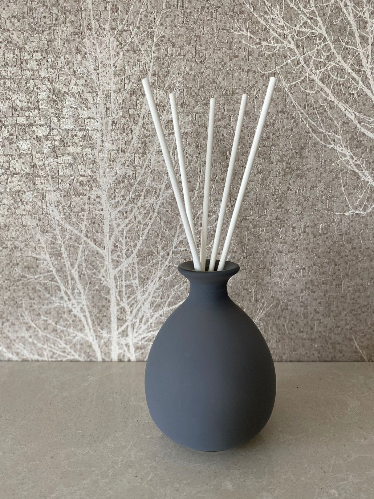 Matt grey vase diffuser