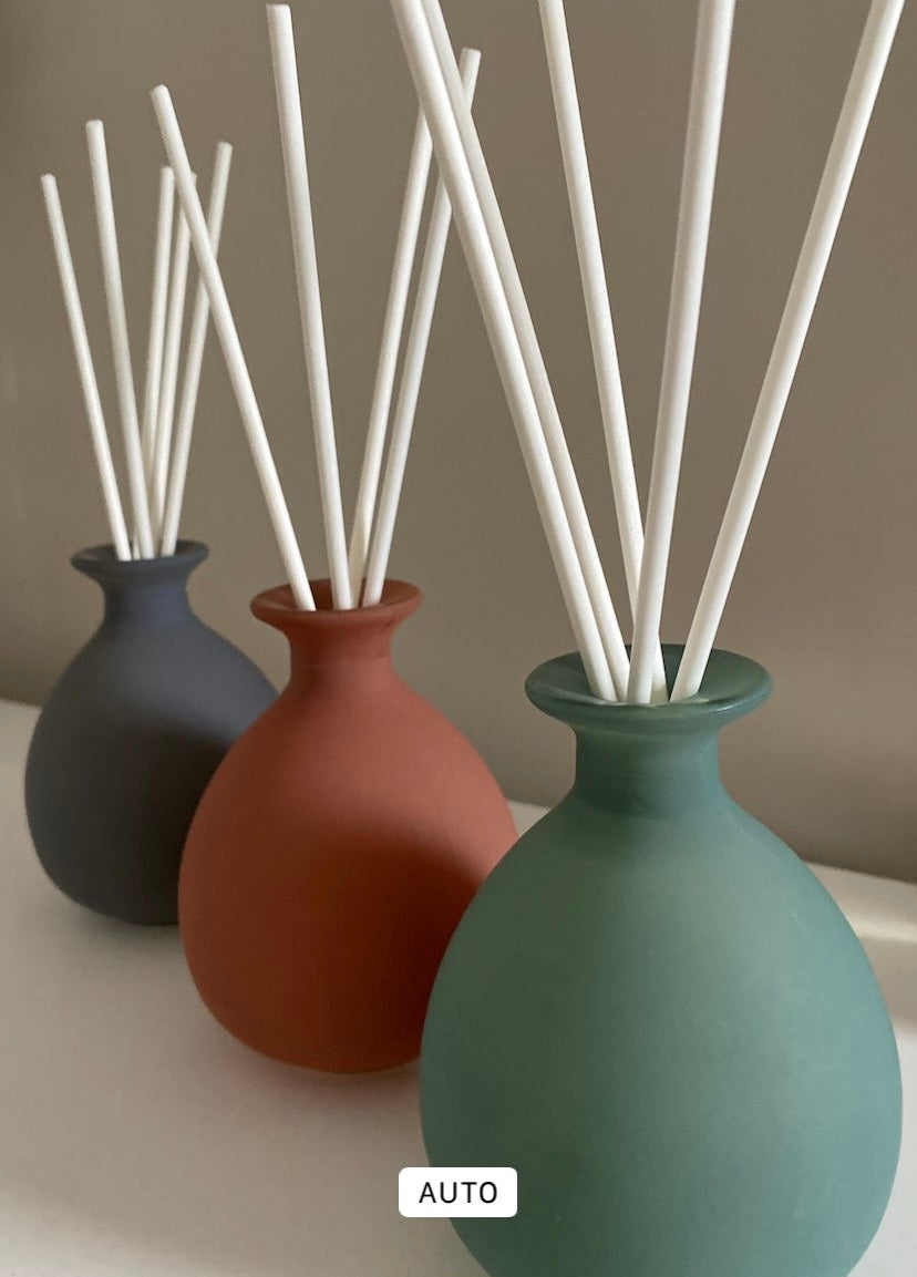 Matt grey vase diffuser